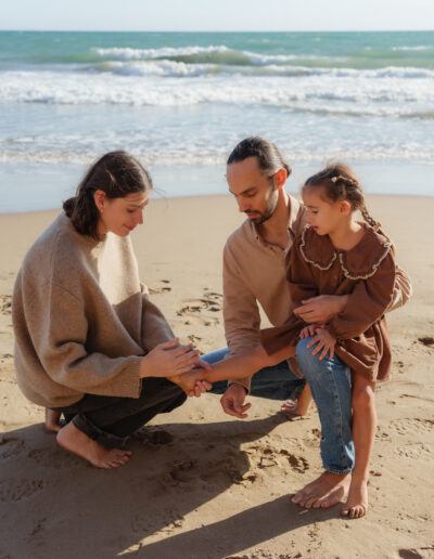 A family phtooshoot on the beach in Barcelona by PhotoMagic Barcelona Olga Sam