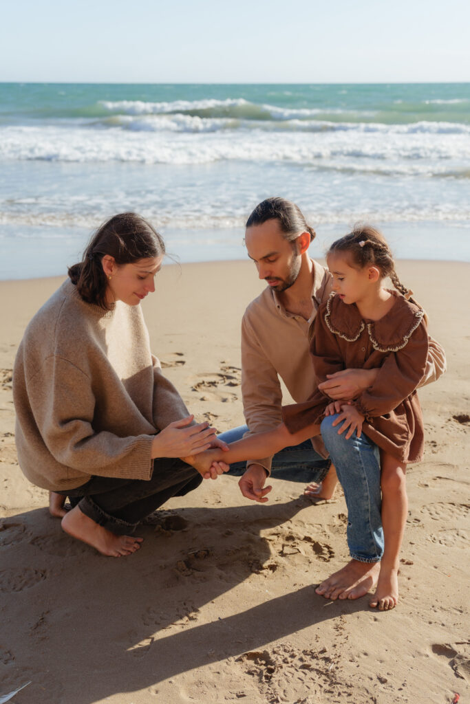 A family phtooshoot on the beach in Barcelona by PhotoMagic Barcelona Olga Sam