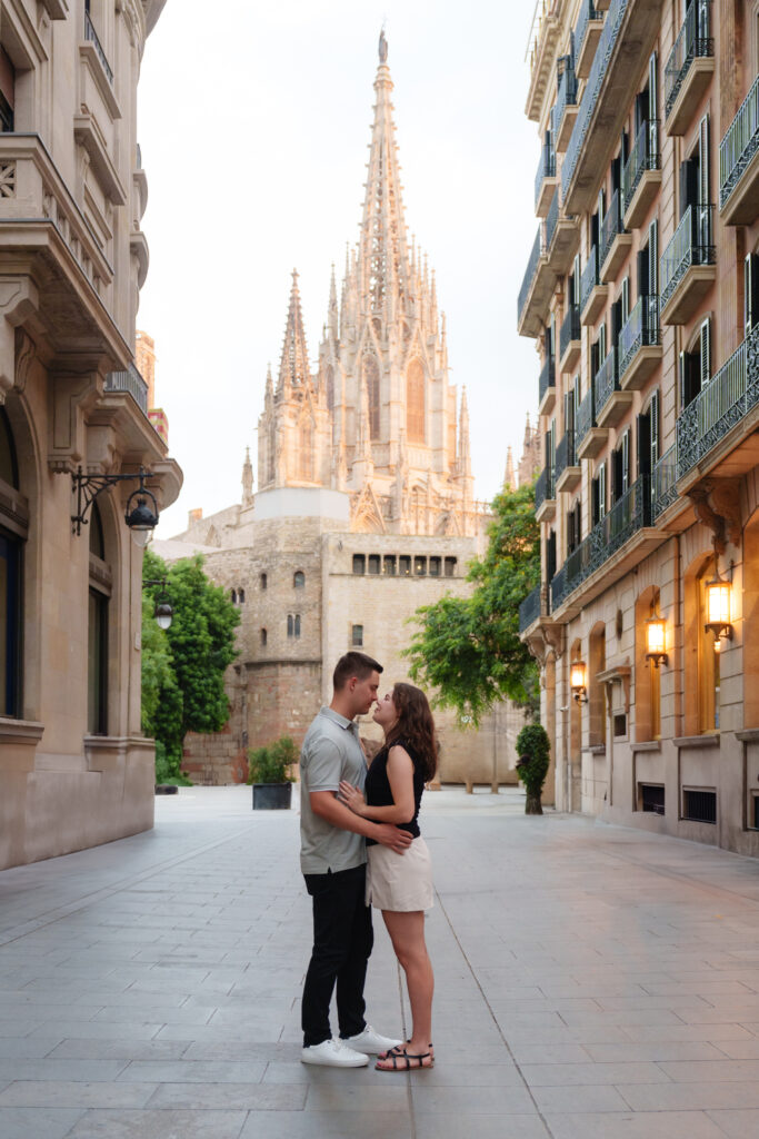 A couple kissing in front of the Barcelona Cathedral photographed by photoMagic Barcelona Olga Sam