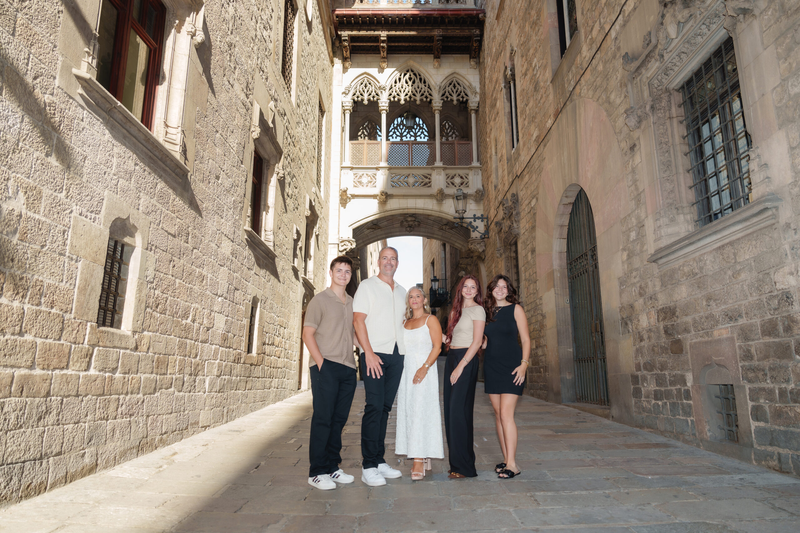 How to Plan a Family Photo Session in Barcelona (Gothic Quarter Guide)