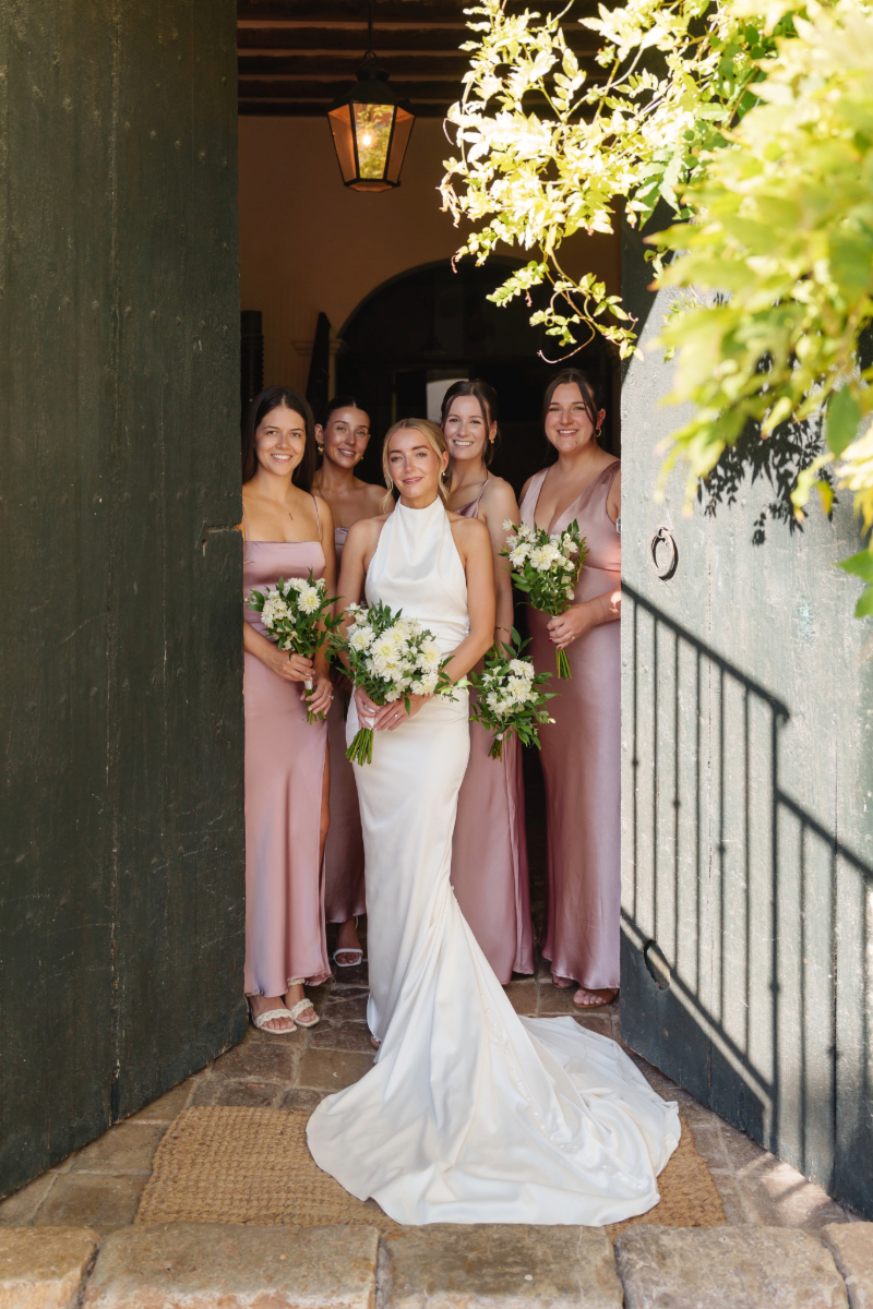 Bride and bridesmaids portrait by Photomagic Barcelona Olga Sam