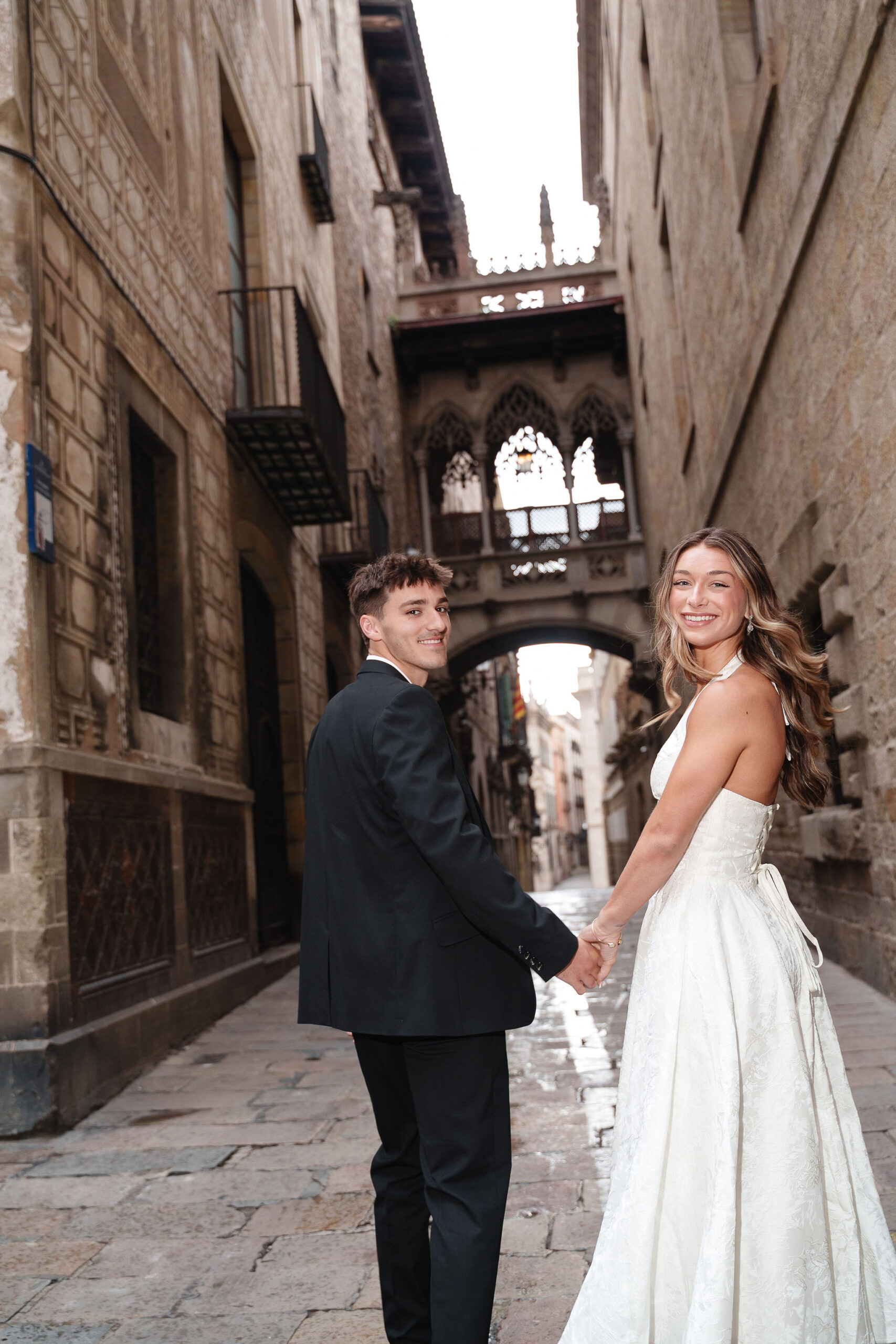 Couple Photoshoot in The Gothic Quarter Barcelona by Olga Sam