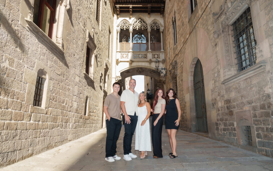 How to Plan a Family Photo Session in Barcelona (Gothic Quarter Guide)